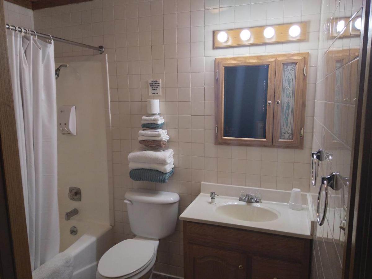 Comfort Zone Inn Rothsay Экстерьер фото